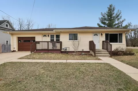336 River St, Portage, WI 53901