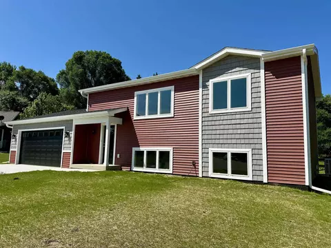473 Bauer Ln, Rio, WI 53960