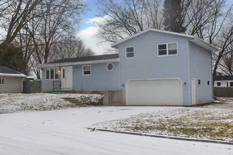 1016 Dean St, Edgerton, WI 53534