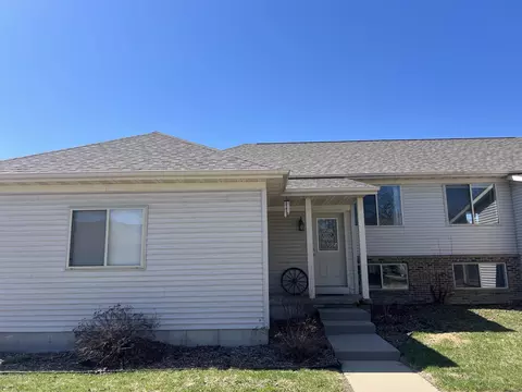 207 Hjemdal Ln, Deerfield, WI 53531