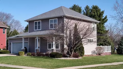 300 Heritage Square Dr, Deerfield, WI 53531
