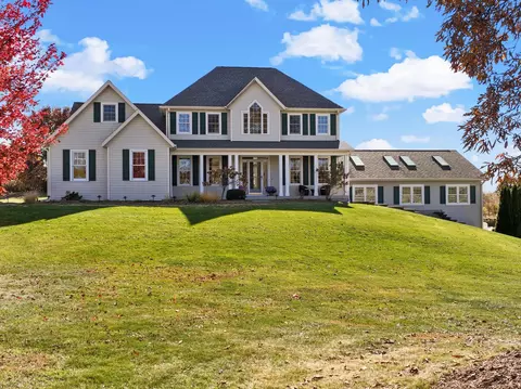 6175 Oak Hollow Dr, Oregon, WI 53575