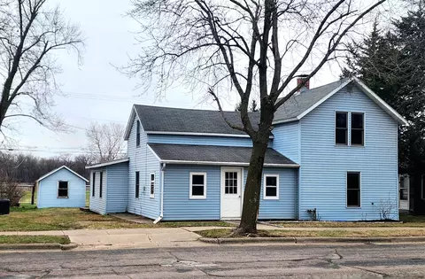 318 W Amelia St, Cassville, WI 53806