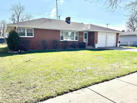 27 S Lexington Dr, Janesville, WI 53545