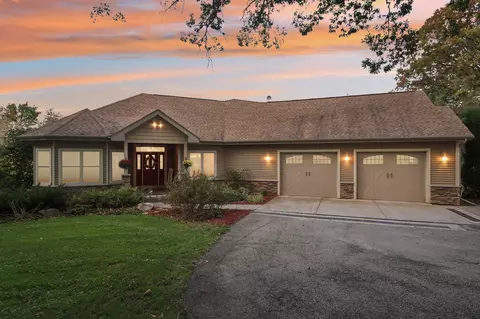 3811 Riege Ln, Deerfield, WI 53531