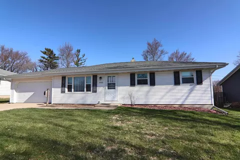 1522 Crestview St, Janesville, WI 53546