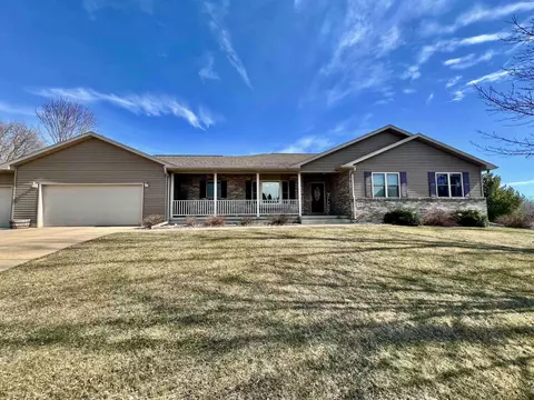 415 Hillside Cir, Tomah, WI 54660