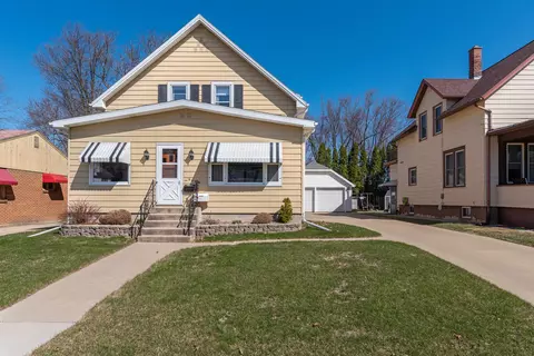 609 E Oak St, Juneau, WI 53039