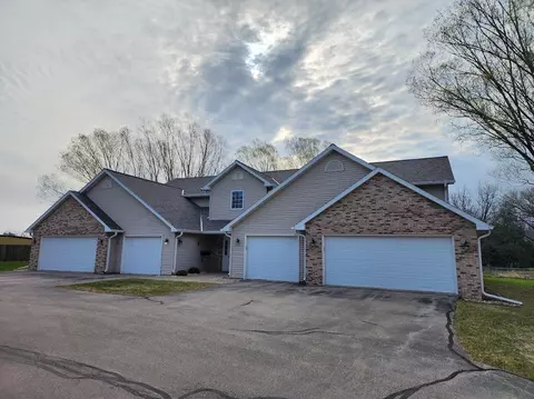 496 Cledell St #4, Oregon, WI 53575