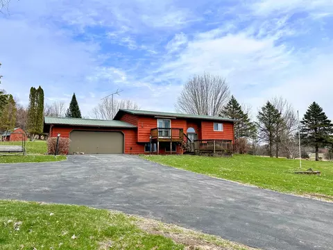 37918 Birch Ct, Prairie Du Chien, WI 53821