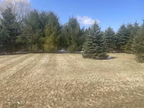L5 Southwoods Court, Ripon, WI 54971