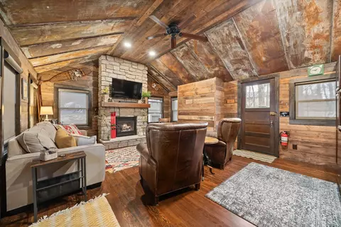 9433 N Arrowhead Shores Rd, Edgerton, WI 53534