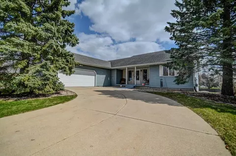1889 Barrington Dr, Sun Prairie, WI 53590
