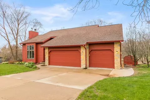 7966 Stagecoach Rd, Cross Plains, WI 53528