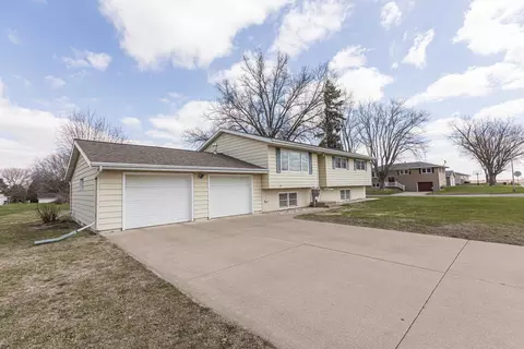 513 E Clay St, Cuba City, WI 53807