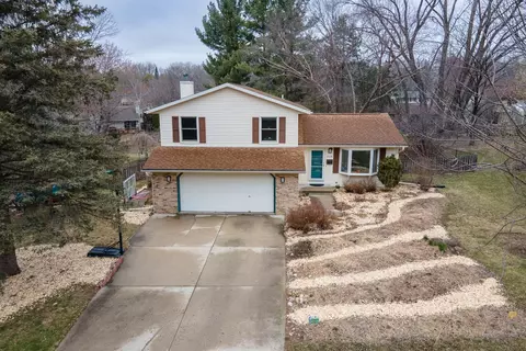 514 Muir Dr, Madison, WI 53704