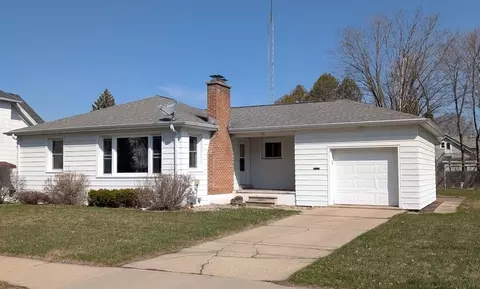 534 W 12th Ave, Oshkosh, WI 54902
