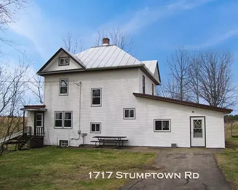 1717 Stumptown Rd, Platteville, WI 53818