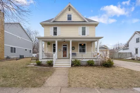 204 S 6th St, Mount Horeb, WI 53572