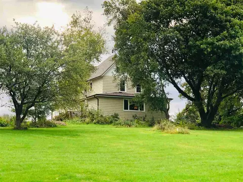 2024 Sandhill Rd, Oregon, WI 53575
