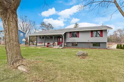 5569 Moonlight Dr, Waunakee, WI 53597