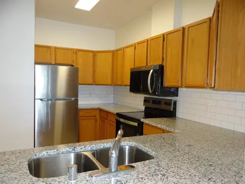 301 Harbour Town Dr #216, Madison, WI 53717