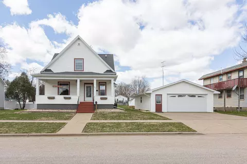 413 N Jackson St, Cuba City, WI 53807