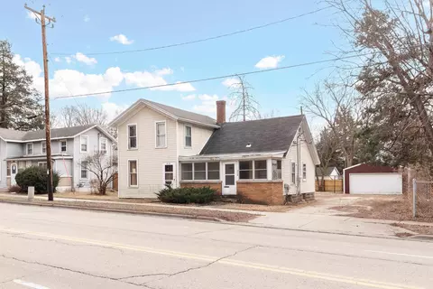 312 E Memorial Dr, Janesville, WI 53545