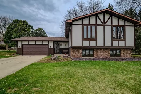 14 S Strathfield Cir, Madison, WI 53717