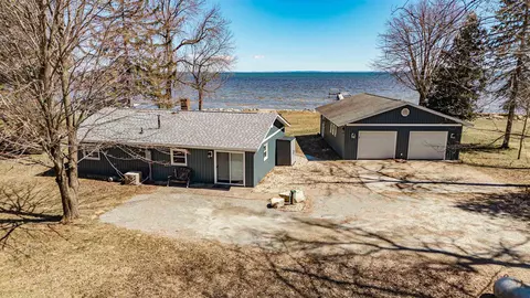 3714 County Rd S, Little Suamico, WI 54141