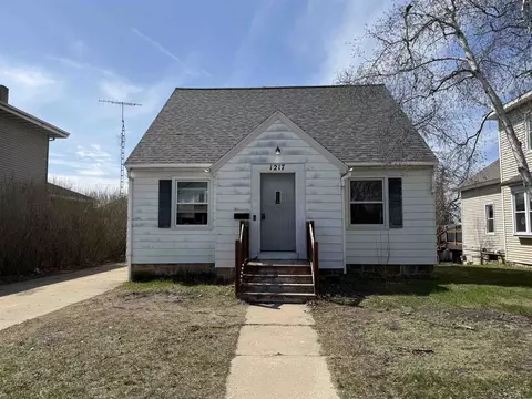 1217 Stoughton Ave, Tomah, WI 54660