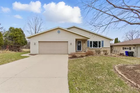 1225 Forestedge Dr, Kaukauna, WI 54130