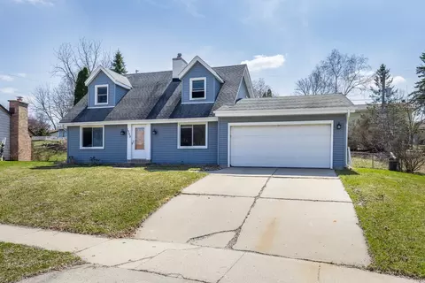 1705 Blackhawk Trl, Waukesha, WI 53186