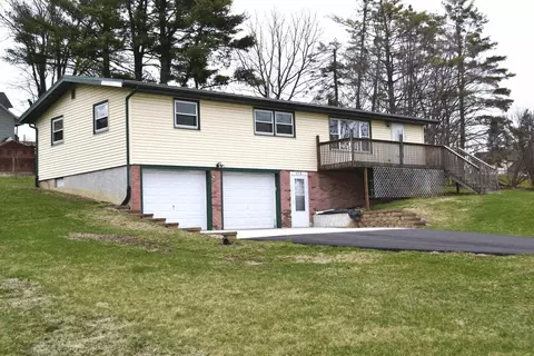 212 Center St, Elroy, WI 53929