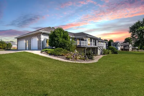 906 Bedford Dr, Janesville, WI 53546