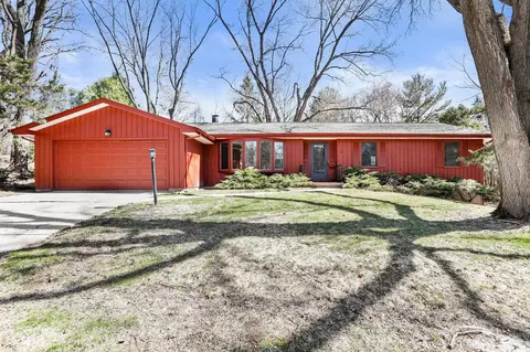 18 Glacier Ct, Madison, WI 53705