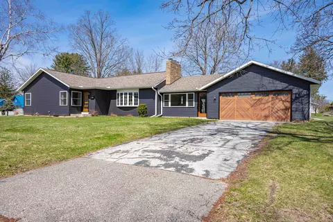 701 Bauer St, Wisconsin Dells, WI 53965