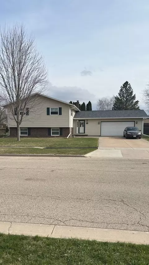 447 Neevel Ave, Waupun, WI 53963