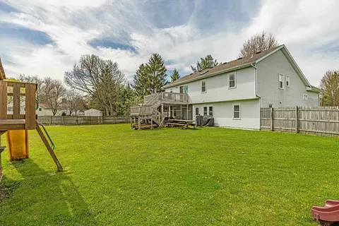1087 Lori Ln, Sun Prairie, WI 53590