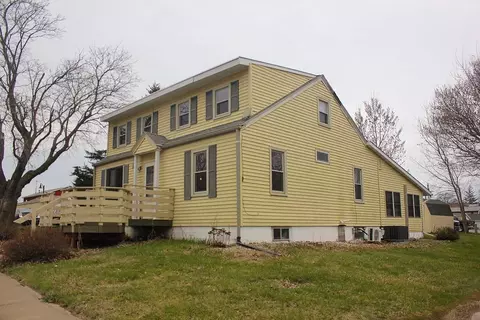 63 Bean St, Benton, WI 53803
