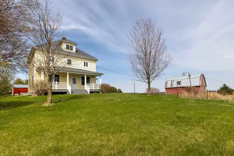 2716 Clay Hollow Rd, Cuba City, WI 53807