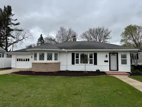 1203 E Memorial Dr, Janesville, WI 53545