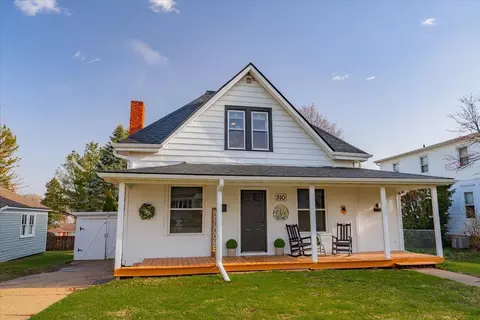310 W Clarence St, Dodgeville, WI 53533