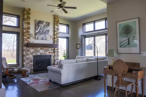 808 Winery Way, Cambridge, WI 53523
