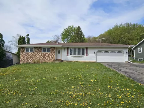 715 Willow Run St, Cottage Grove, WI 53527