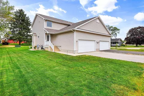 1415 2nd St #B, New Glarus, WI 53574