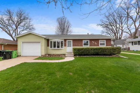 1126 E Circle Dr, Beaver Dam, WI 53916
