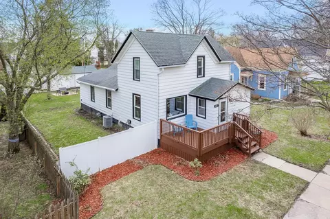 520 3rd St, Baraboo, WI 53913