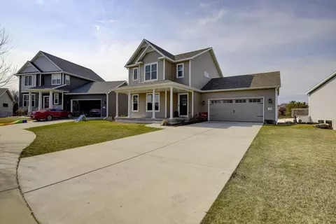 106 Crooked Tree Cir, Deforest, WI 53532