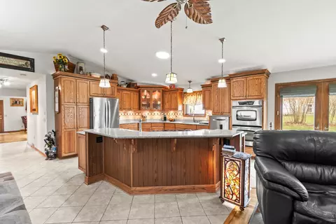 811 9th St, Baraboo, WI 53913
